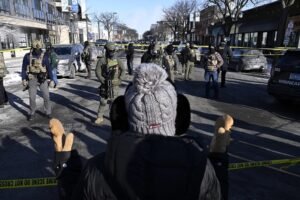 Pastor hispânico alerta sobre impacto da Igreja e Imigração nos Estados Unidos e risco de fechamento.