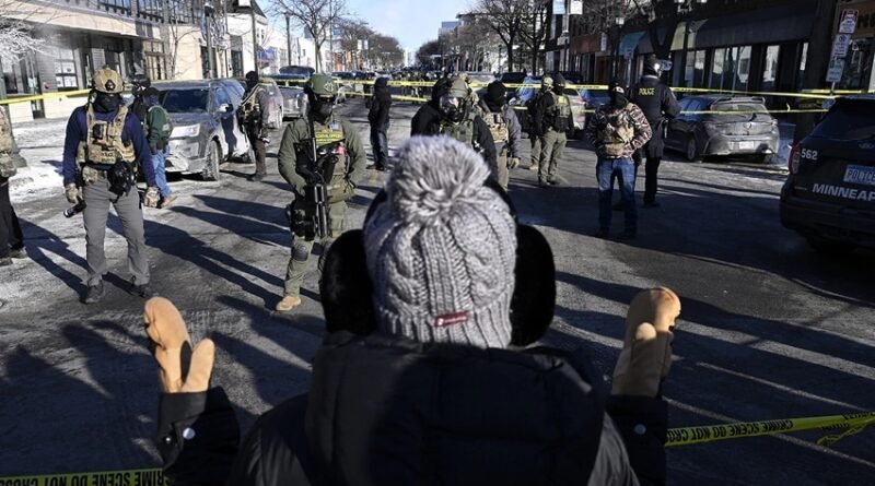 Pastor hispânico alerta sobre impacto da Igreja e Imigração nos Estados Unidos e risco de fechamento.