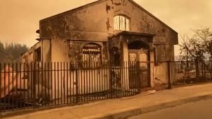 Fachada de uma das igrejas no Chile destruída pelos incêndios florestais de 2026.