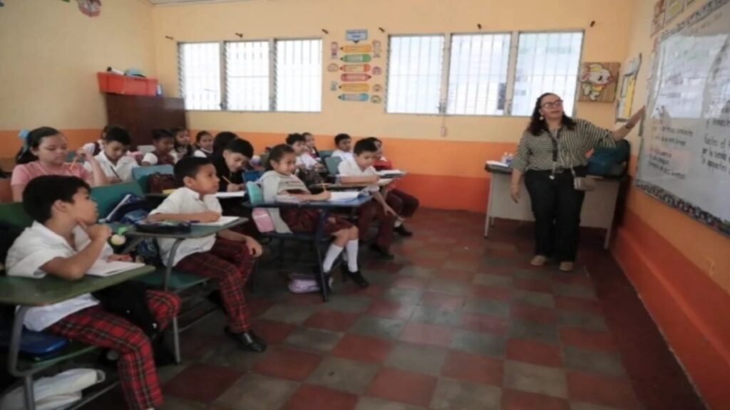 Reunião do Congresso de Honduras com líderes cristãos sobre o projeto da Bíblia nas escolas.