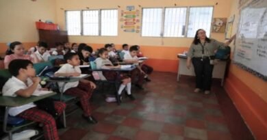 Reunião do Congresso de Honduras com líderes cristãos sobre o projeto da Bíblia nas escolas.