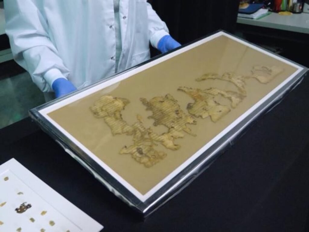 Exposição dos Manuscritos do Mar Morto no Museu da Bíblia comprovando a confiabilidade da Bíblia