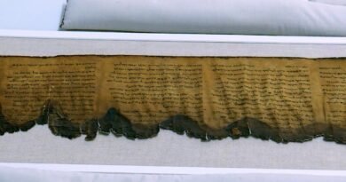Exposição dos Manuscritos do Mar Morto no Museu da Bíblia comprovando a confiabilidade da Bíblia