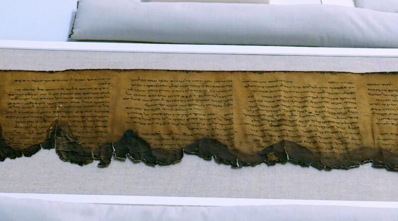 Exposição dos Manuscritos do Mar Morto no Museu da Bíblia comprovando a confiabilidade da Bíblia