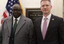 Deputado americano Riley Moore em reunião com o governador de Plateau para defender cristãos nigerianos em 2026