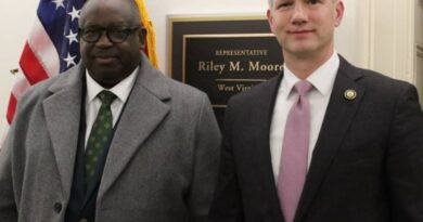 Deputado americano Riley Moore em reunião com o governador de Plateau para defender cristãos nigerianos em 2026