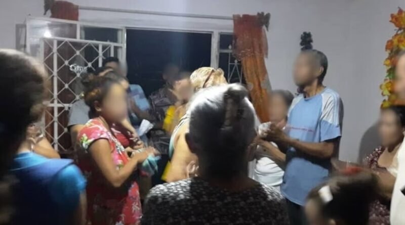 Cristãos reunidos em uma das igrejas em cuba em meio à repressão religiosa de 2026