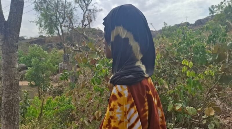 Jovens cristãs nigerianas unidas em oração por Leah Sharibu no Centro Shalom