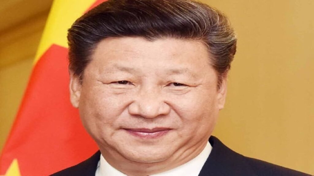 Perseguição na China: Câmeras de vigilância em frente a um prédio na China, representando o autoritarismo digital.