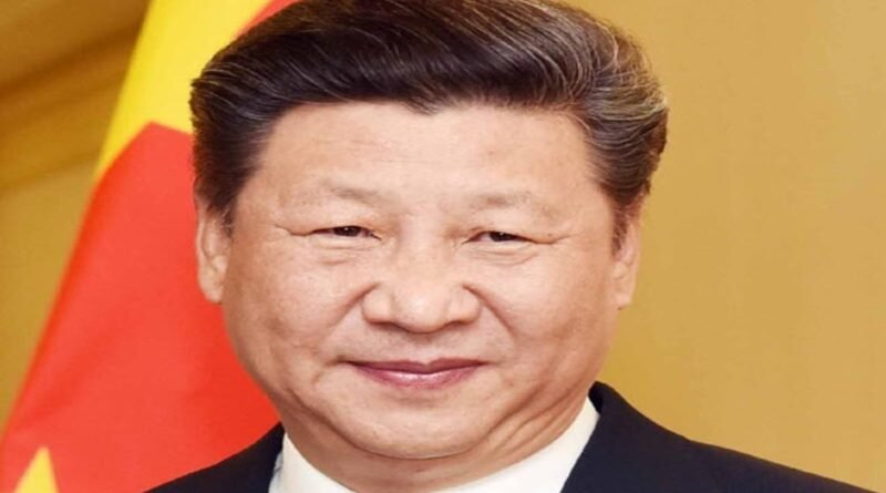 Perseguição na China: Câmeras de vigilância em frente a um prédio na China, representando o autoritarismo digital.