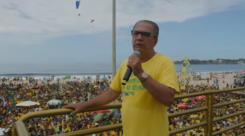 Pastor Silas Malafaia em vídeo denunciando a manipulação de dados sobre a comunidade evangélica.