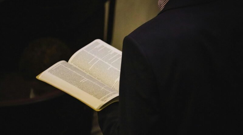 O homem que não chora: quando a dor vira prisão