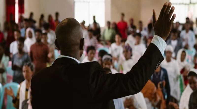 Cristãos na Etiópia em oração após ataques violentos