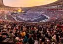 Multidão reunida no Estádio Monumental para o festival de evangelismo em massa no Peru