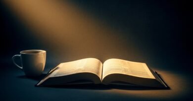 Bíblia aberta em 2 Pedro 2 representando o estudo sobre a possibilidade do crente apostatar e abandonar a fé