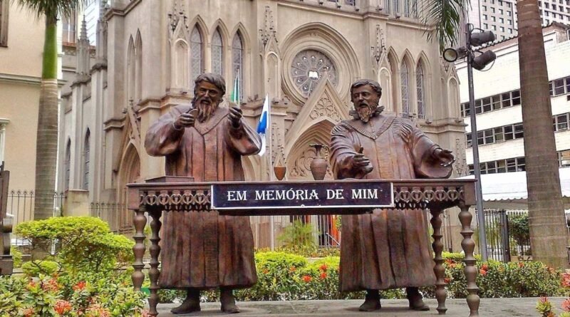 Ilustração histórica representando o primeiro culto protestante no Brasil em 1557