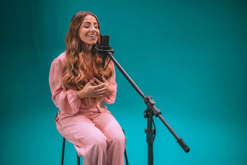 Gabriela Rocha lança