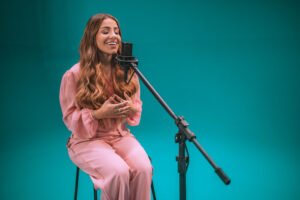 Ecos da Adoração: A Nova Jornada Musical de Gabriela Rocha Gabriela Rocha lança