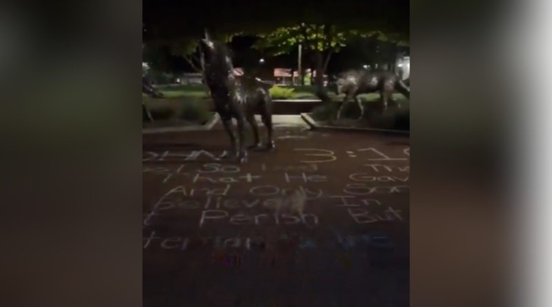 Alunos escrevem versículos