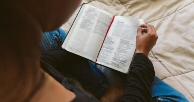 Por que Deus permite que as pessoas zombem dEle? | Estudo Completo