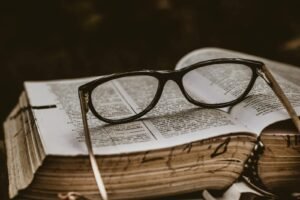 Quais são os atributos comunicáveis e incomunicáveis de Deus? | Estudo Completo