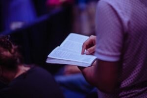 O que significa o fato de Deus ter se arrependido? | Estudo Completo