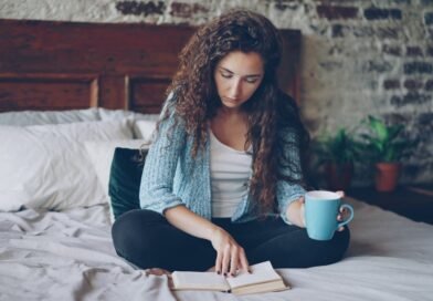 Será que Deus realmente esquece os nossos pecados? Como um Deus onisciente poderia esquecer alguma coisa? | Estudo Completo