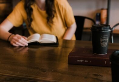 Por que Deus demanda, busca ou pede que o adoremos? | Estudo Completo