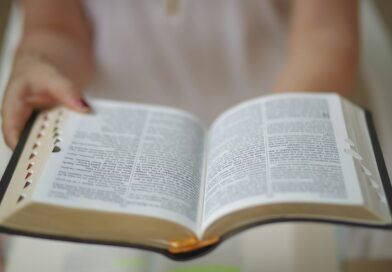 O que significa que Deus é santo, santo, santo? | Estudo Completo