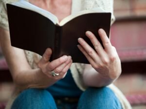 Todos os pronomes que se referem a Deus devem ser grafados com letra maiúscula? | Estudo Completo Todos os pronomes que se referem a Deus devem ser grafados com letra maiúscula? | Estudo Completo