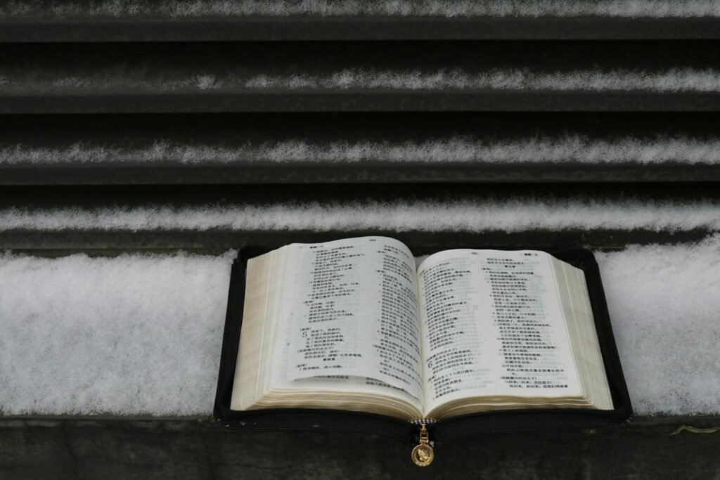 O que significa SENHOR, DEUS, Senhor, Deus, etc., na Bíblia? Por que eles são usados no lugar do nome de Deus?
