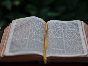 O que significa o fato de Deus ser um fogo consumidor? | Estudo Completo