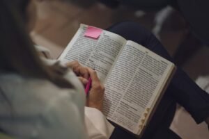 Quais são as implicações do fato de Deus ser infinito, ilimitado e incomensurável? | Estudo Completo