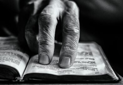 Por que Deus existe? Qual é a razão da existência de Deus? | Estudo Completo