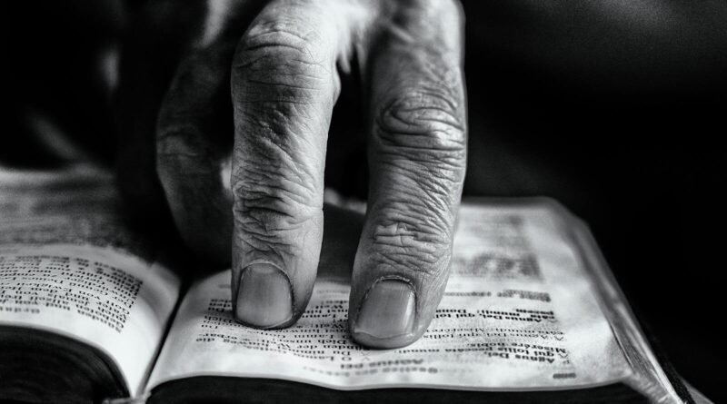 Por que Deus existe? Qual é a razão da existência de Deus? | Estudo Completo