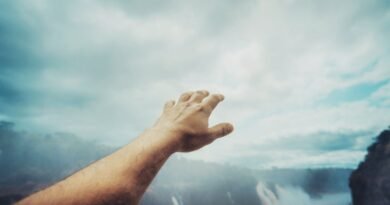 Deus causa o sofrimento? | Estudo Completo