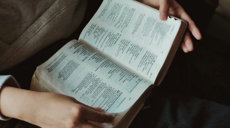 O que é o trono de Deus? Deus tem literalmente um trono? | Estudo Completo
