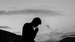 como posso acreditar na bondade de deus quando há tanta mal estudo bíblico