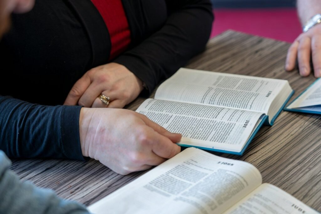 Qual é o significado de Jesus comer com pecadores? | Estudo Completo