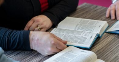 Qual é o significado de Jesus comer com pecadores? | Estudo Completo