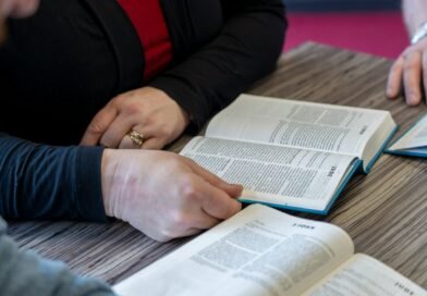 Qual é o significado de Jesus comer com pecadores? | Estudo Completo