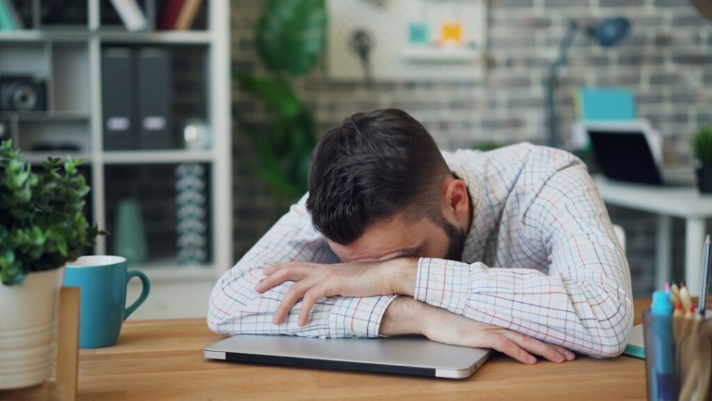 Esgotamento trabalho — Esgotamento no Trabalho: Perspectivas Bíblicas e Práticas