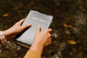 O que a Bíblia diz sobre quanto poder os cristãos possuem? | Estudo Completo o que a bíblia diz sobre quanto poder os cristãos possuem estudo bíblico