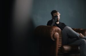 Depressão masculina — O que a Bíblia ensina sobre a depressão silenciosa no homem