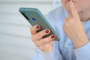 Vício celular — Como a Bíblia nos ajuda a superar o vício em celular