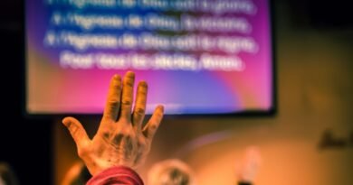 Evangelismo digital — Evangelismo Digital: O Que a Bíblia Diz Sobre Compartilhar a Fé Online